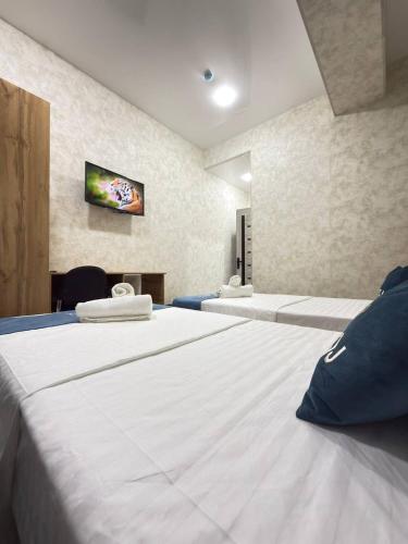 Ένα ή περισσότερα κρεβάτια σε δωμάτιο στο Dil Toj Hotel