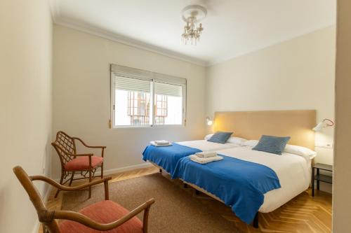 Rey Alfonso Apartamento con Garaje, 6 pax