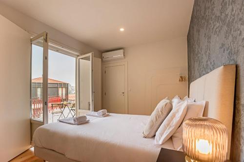 Superb Flat w Balcony and AC by LovelyStay