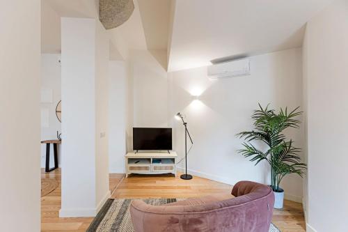 Superb Flat w Balcony and AC by LovelyStay