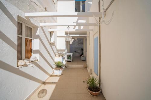 a hallway of a house with potted plants at I Gradini sul Mare in Santa Maria