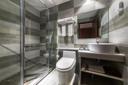 a bathroom with a toilet and a sink and a shower at Youmi Hotel-Chongqing Hongyadong Chaotianmen in Chongqing