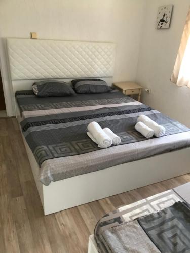 Postel nebo postele na pokoji v ubytování Meri Apartments