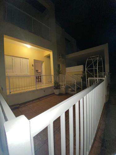 Μπαλκόνι ή βεράντα στο Sunny 2BR Home in Paralimni Near Beaches,Protaras!