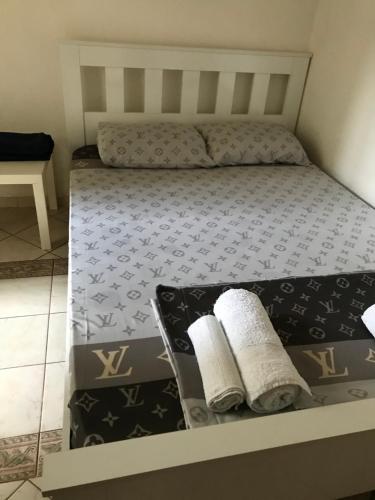 Postel nebo postele na pokoji v ubytování Meri Apartments