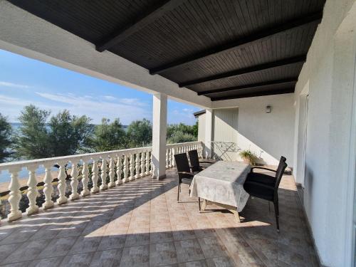 Laurus Nr3 in front of the beach