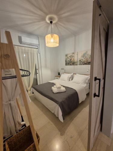 Loutraki luxury city center apartment