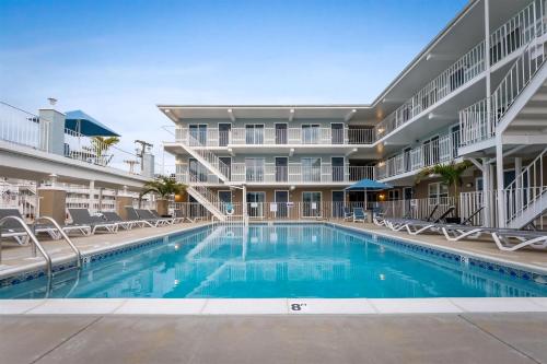 an image of a swimming pool at a hotel at 301 Ocean Ave, Unit 109 - The Harbor Light in North Wildwood