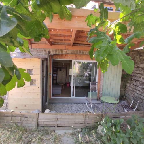 Studio tout équipé avec jardin