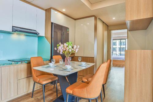 a dining room with a table and chairs and a fishtank at SeaSky View Suites - Gold Coast Tower, Nha Trang Beach & Lotte Mall in Nha Trang