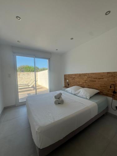 Ένα ή περισσότερα κρεβάτια σε δωμάτιο στο Villa Domaine U Murtonu