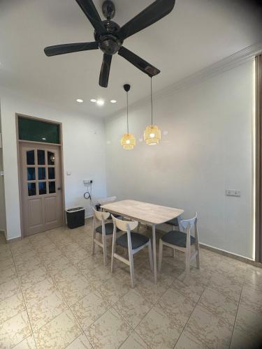 Φωτογραφία από το άλμπουμ του Cozy Muji Concept Home σε Λαμπουάν