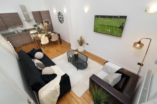 an overhead view of a living room with a couch at Modern 3BR - Flat Sleeps 8 - Walk to Liverpool St in London