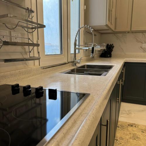 a kitchen counter with a sink and a window at شقة مميزة بتصميم حديث in Baljurashi