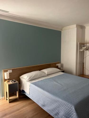 a bedroom with a bed and a blue wall at Civico 41 in Pettorano sul Gizio