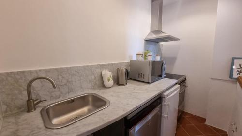 Η κουζίνα ή μικρή κουζίνα στο Agriturismo Cascina Tollu