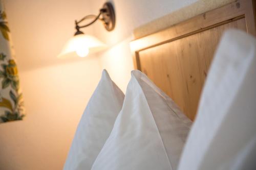 a close up of a white veil next to a door at Fliana Arlberg Studios - Apartments in Sankt Anton am Arlberg