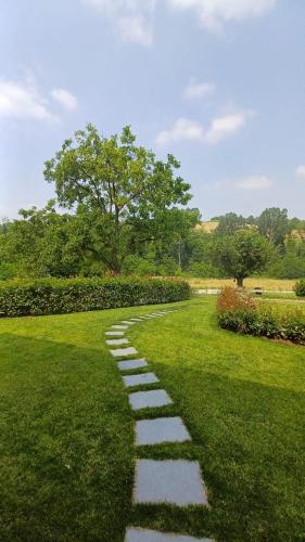 Κήπος έξω από το Agriturismo Cascina Tollu