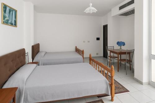 Letto o letti in una camera di Hotel Ardjan