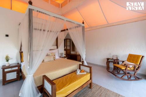 Ένα ή περισσότερα κρεβάτια σε δωμάτιο στο StayVista at Vaana - Glamping Tents, Jacuzzi, Pool