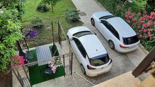 Een tuin van Apartman Mi-Bel