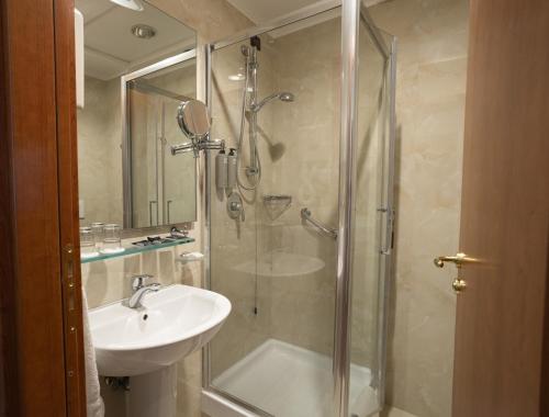 Koupelna v ubytování Grand Hotel Tiberio