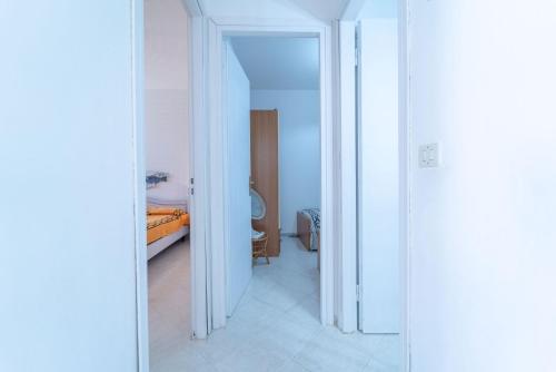a hallway leading to a bedroom with a bed in it at La Casa della Riviera in Platamona