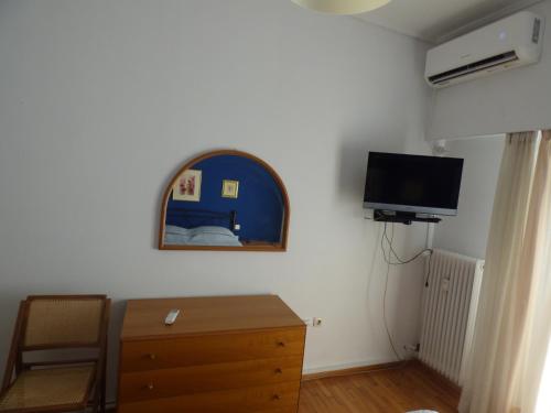 Μια τηλεόραση ή/και κέντρο ψυχαγωγίας στο Serenity View Apartment - Marina Zeas
