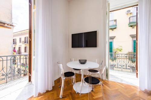 Thelos apartment
