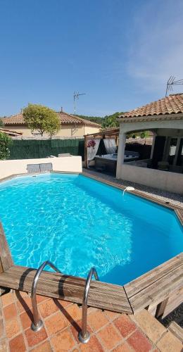 Bazén v ubytování Le Gîte de la Fontaine - Aumes nebo v jeho okolí