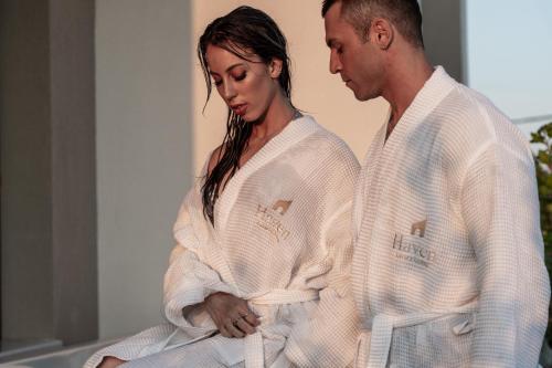 a man and a woman wearing white sweaters at Haven Luxury Living in Chaïdeftón