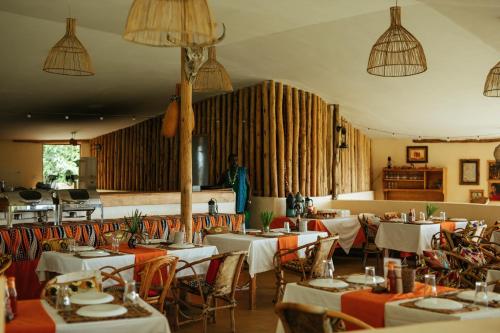Ресторан / где поесть в Lake Natron Maasai giraffe eco Lodge and camping