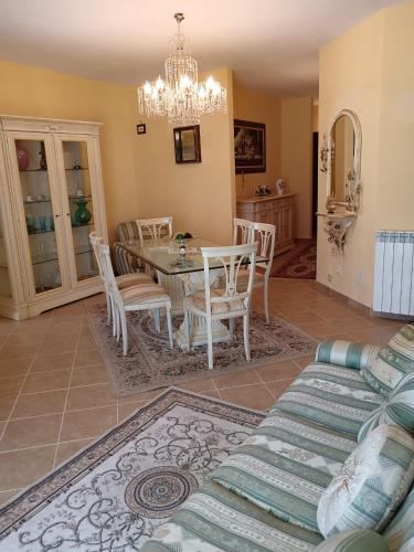 Ruang duduk di Mansarda con Terrazzo a Canicattì