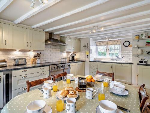 Η κουζίνα ή μικρή κουζίνα στο 3 Bed in Ulverston 91779
