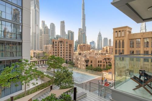 FIRST CLASS 1BR Burj Views & Classy Comfort