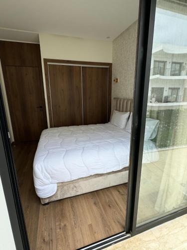 Ένα ή περισσότερα κρεβάτια σε δωμάτιο στο Beautiful apartment with a terrace
