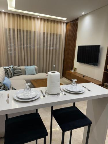 Μια τηλεόραση ή/και κέντρο ψυχαγωγίας στο Beautiful apartment with a terrace