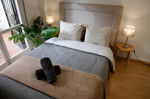 Una cama o camas en una habitación de Double Private Rooms Center City Aragon Street