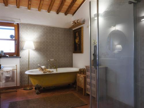 Koupelna v ubytování Casal di Peppe B&B