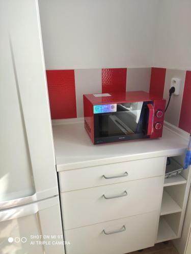 a microwave sitting on top of a white cabinet at Bílý Potok 198 in Weissbach