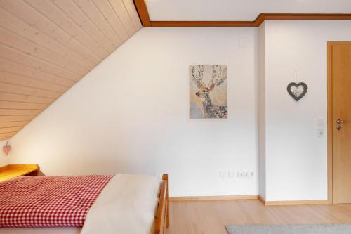 a bedroom with a bed and a painting on the wall at Ferienwohnung Atelier in Bad Bellingen
