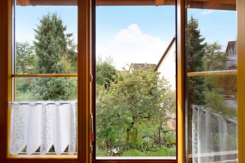 an open window with a view of a yard at Ferienwohnung Atelier in Bad Bellingen