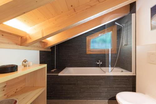 Un baño de Ann LANDSCAPED & LUXE chalet 8 pers by Alpvision Résidences