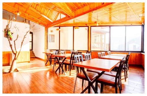 Restaurace v ubytování Boost Go Resort Peach-wood Nainital