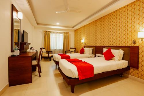 Postel nebo postele na pokoji v ubytování Hotel White Gate Residency -near to Vaikom Sri Mahadeva Temple