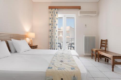 Ένα ή περισσότερα κρεβάτια σε δωμάτιο στο Anamar Zante 4 Star Hotel