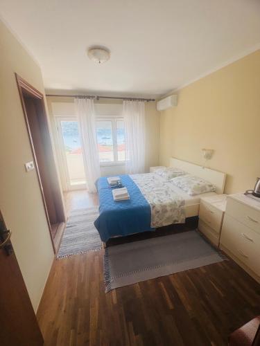 Room 1 seaview