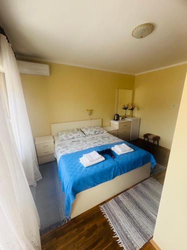 Room 1 seaview