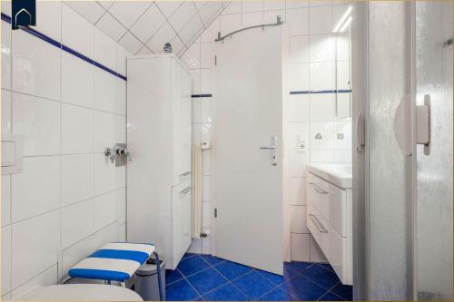 a white bathroom with a toilet and a sink at Seeblick Leuchtturm in Ostseebad Koserow