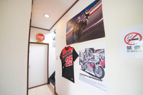 a room with a poster of a race car on the wall at 【芦ノ湖徒歩10分＆バス停1分】一棟貸切最大14人 大人數BBQ可能 パーティ 『ROUTE99』 in Moto-hakone